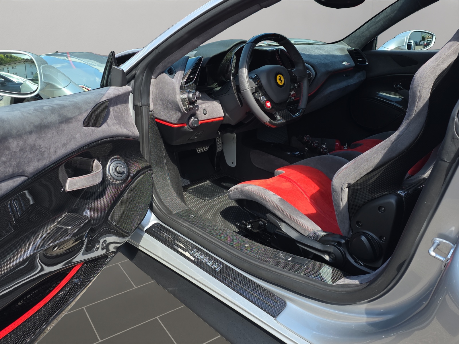 FERRARI 488 Pista 3.9 V8-image-8