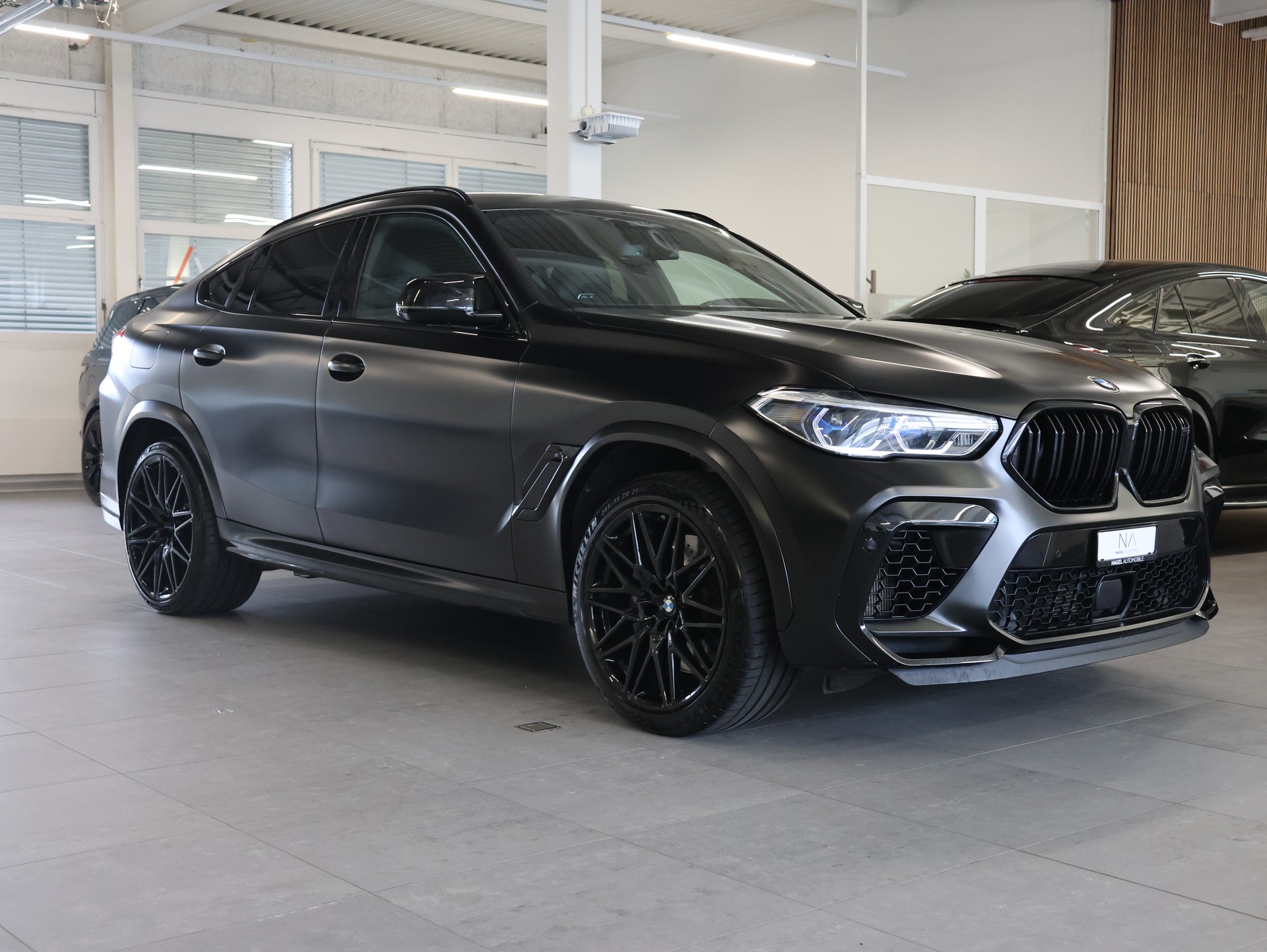 BMW X6M Steptronic M Competition-showroom-element-1