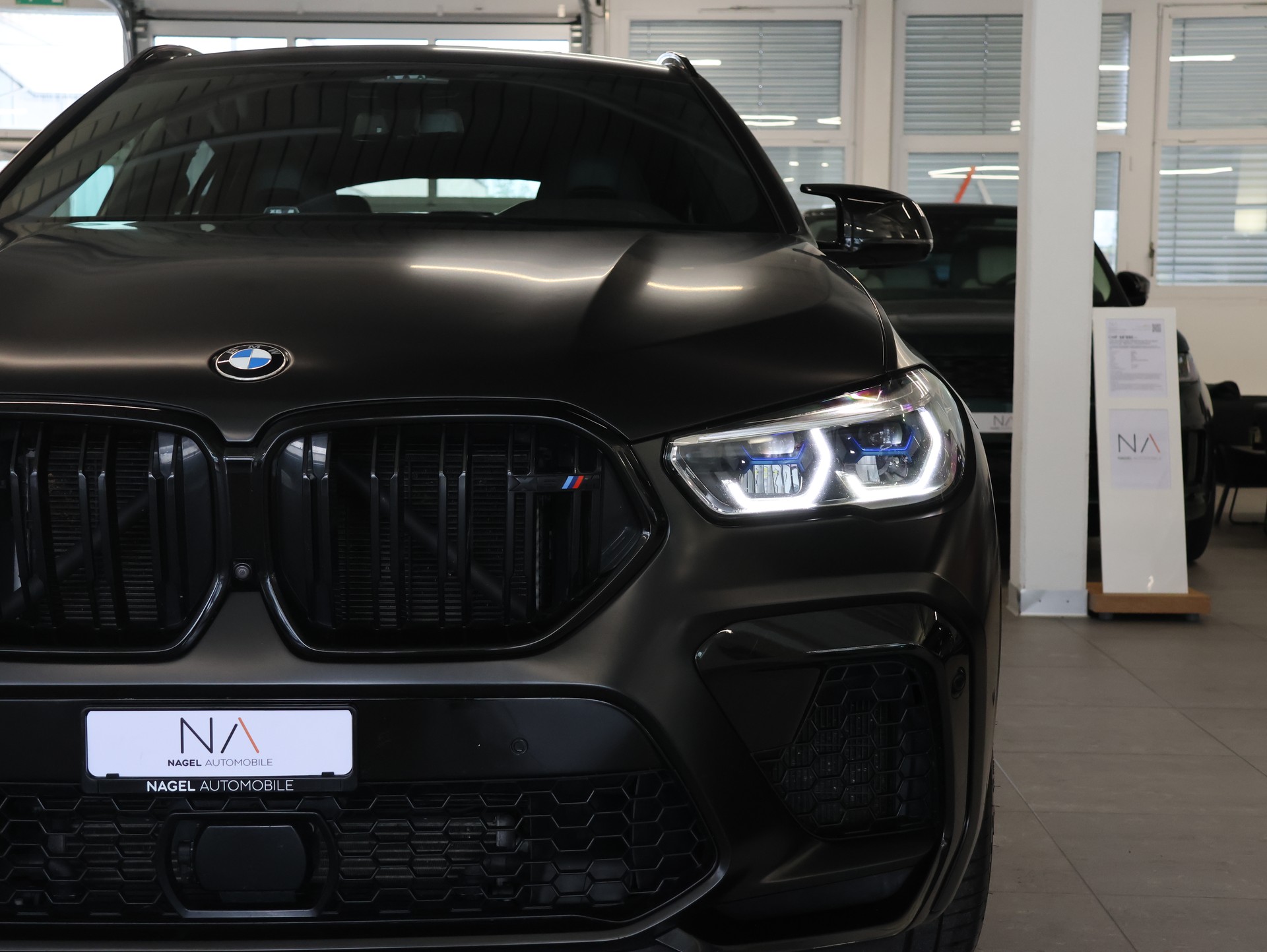 BMW X6M Steptronic M Competition-showroom-element-3