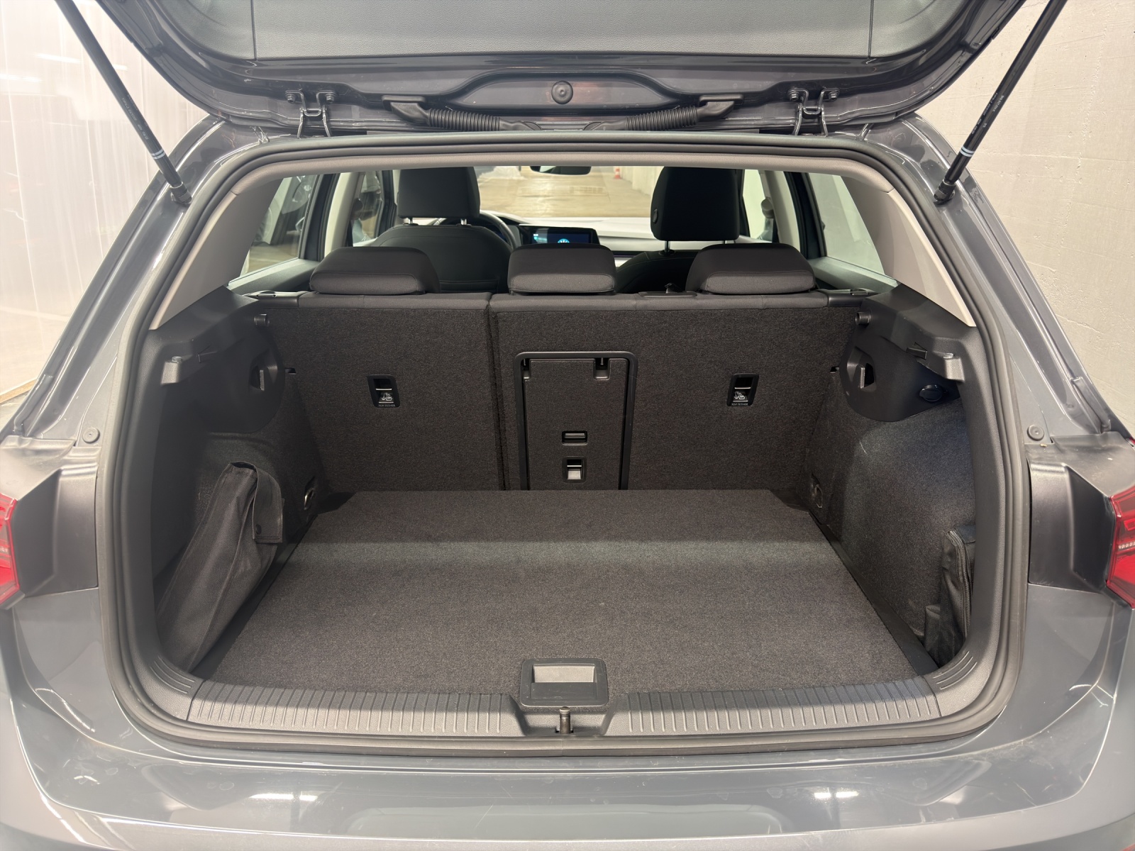 VW Golf VIII 2.0 TSI Style DSG-image-10