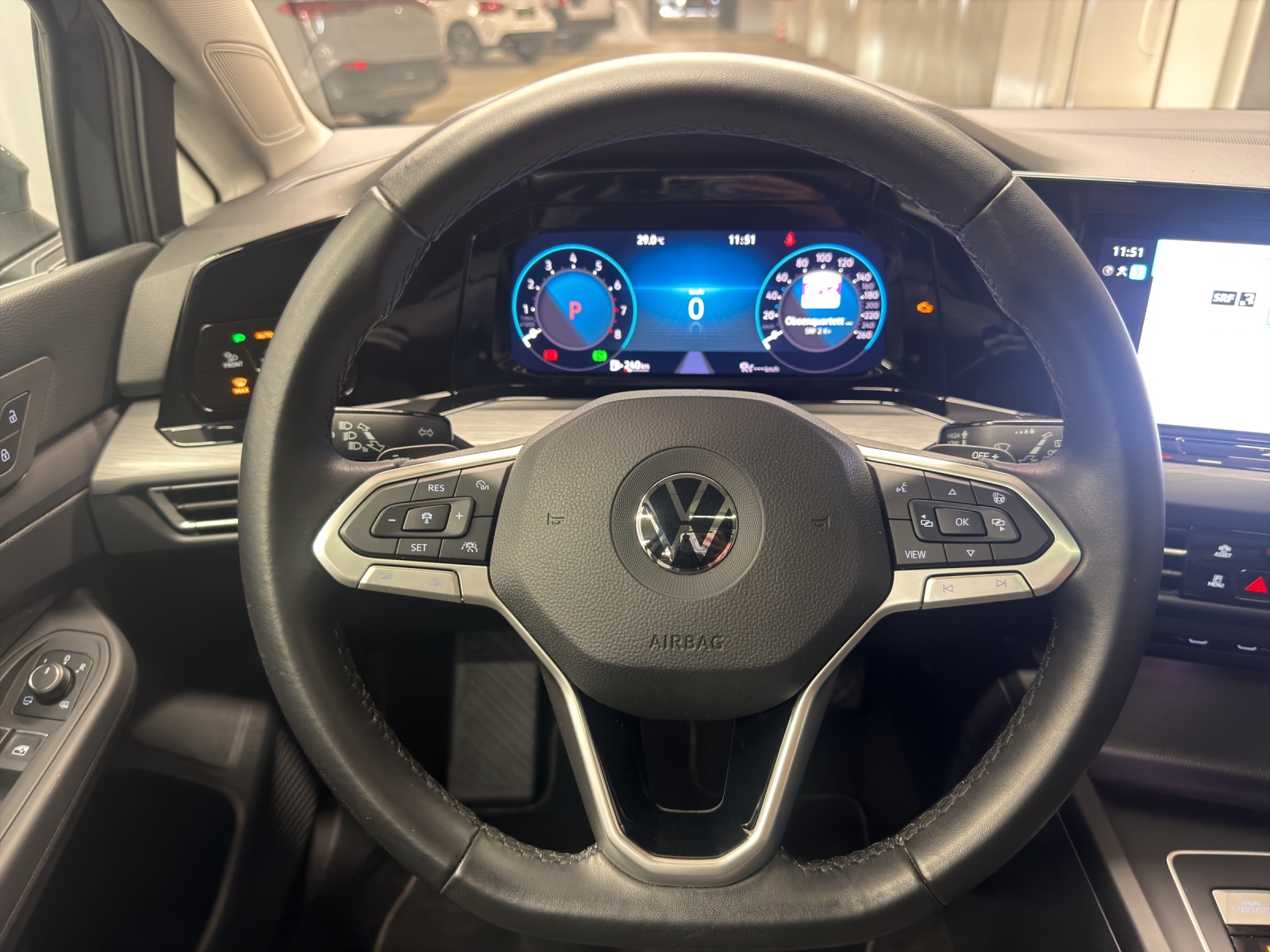 VW Golf VIII 2.0 TSI Style DSG-image-11