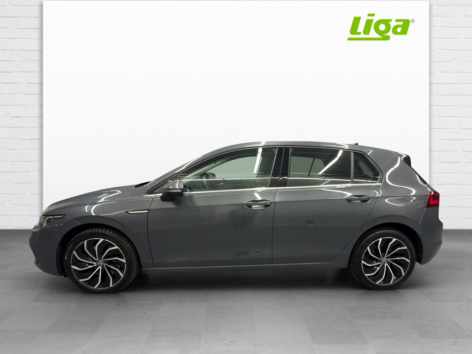 VW Golf VIII 2.0 TSI Style DSG-image-2