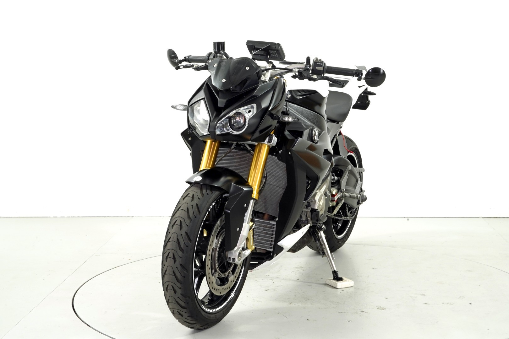 BMW S 1000 R ABS-showroom-element-2