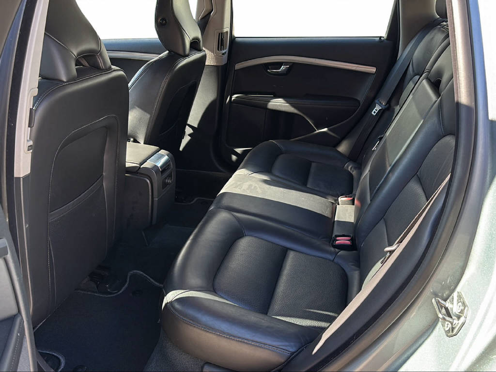 VOLVO V70 2.4 D5 Summum-image-11