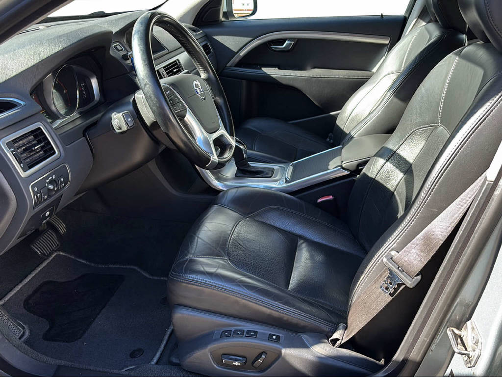 VOLVO V70 2.4 D5 Summum-image-10