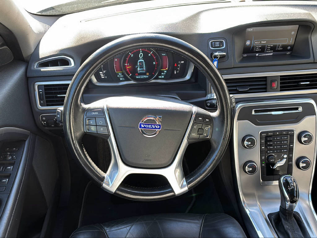 VOLVO V70 2.4 D5 Summum-image-8