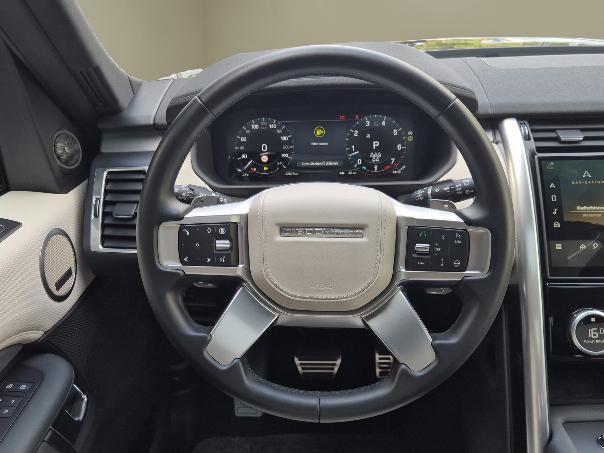LAND ROVER Discovery 3.0 i6 360 R-Dynamic HSE AWD Automatic-image-12