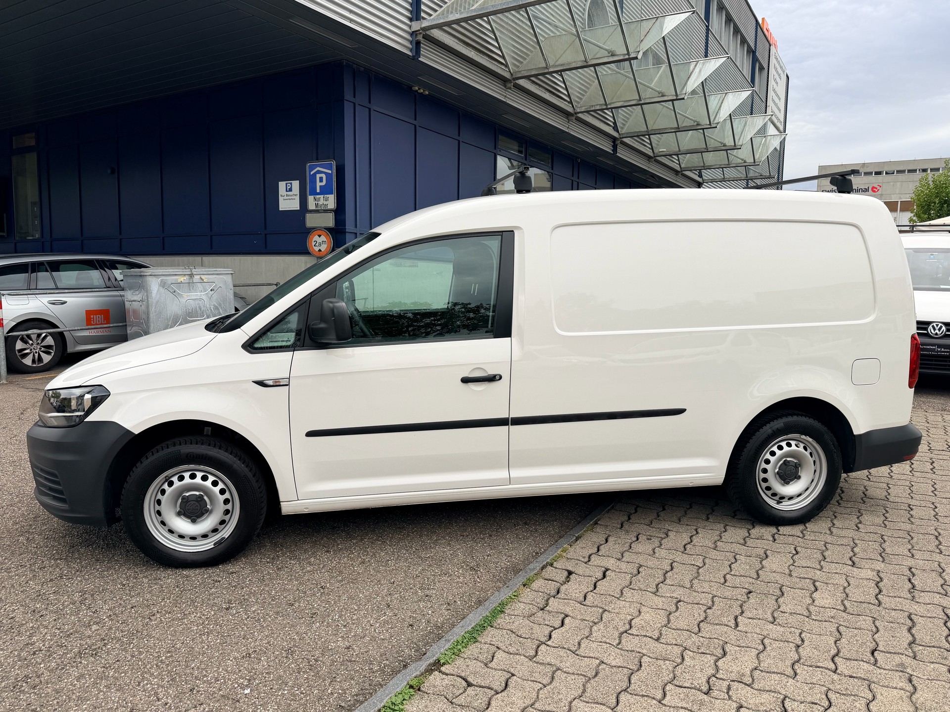VW Caddy Maxi 2.0TDI BlueMotion Technology-image-5