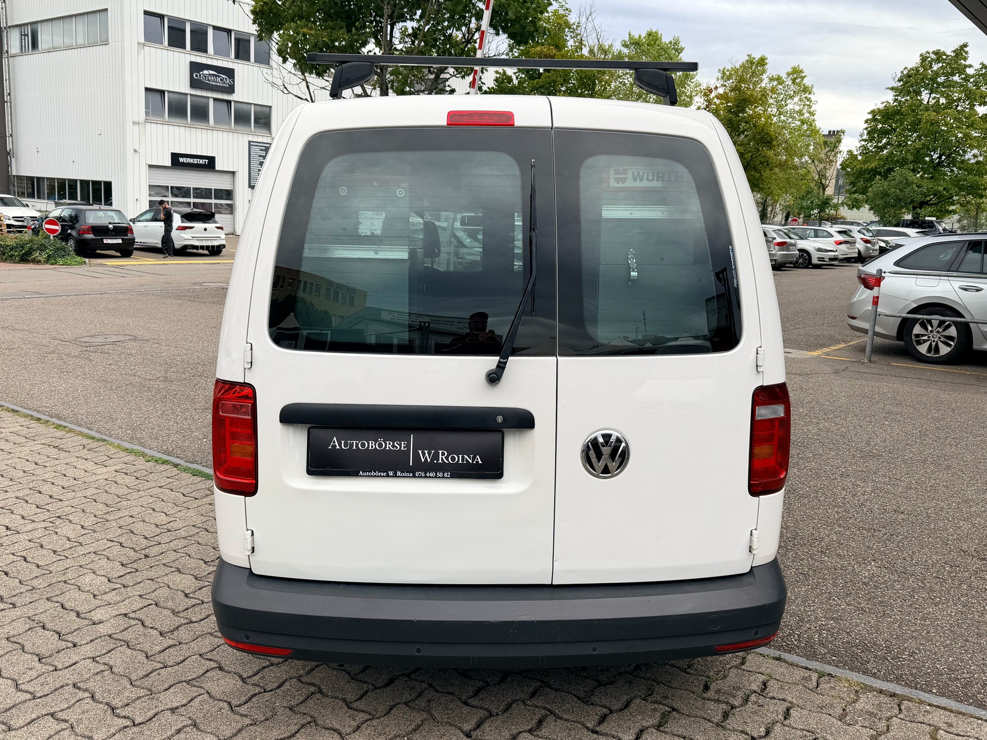 VW Caddy Maxi 2.0TDI BlueMotion Technology-image-3