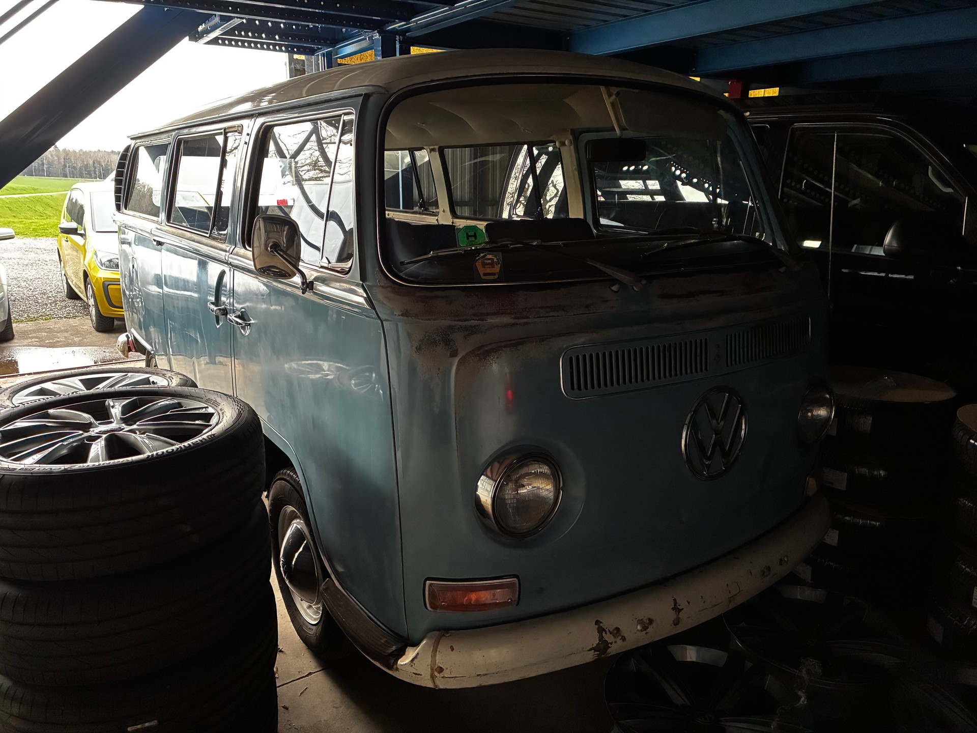 VW Deluxe-image-1