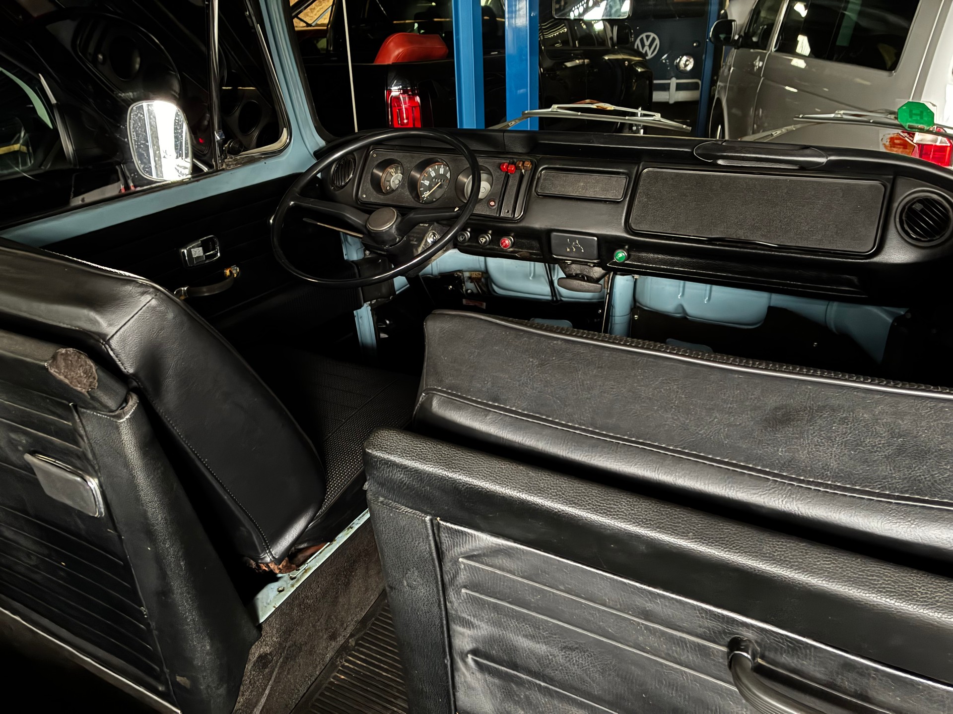 VW Deluxe-image-2