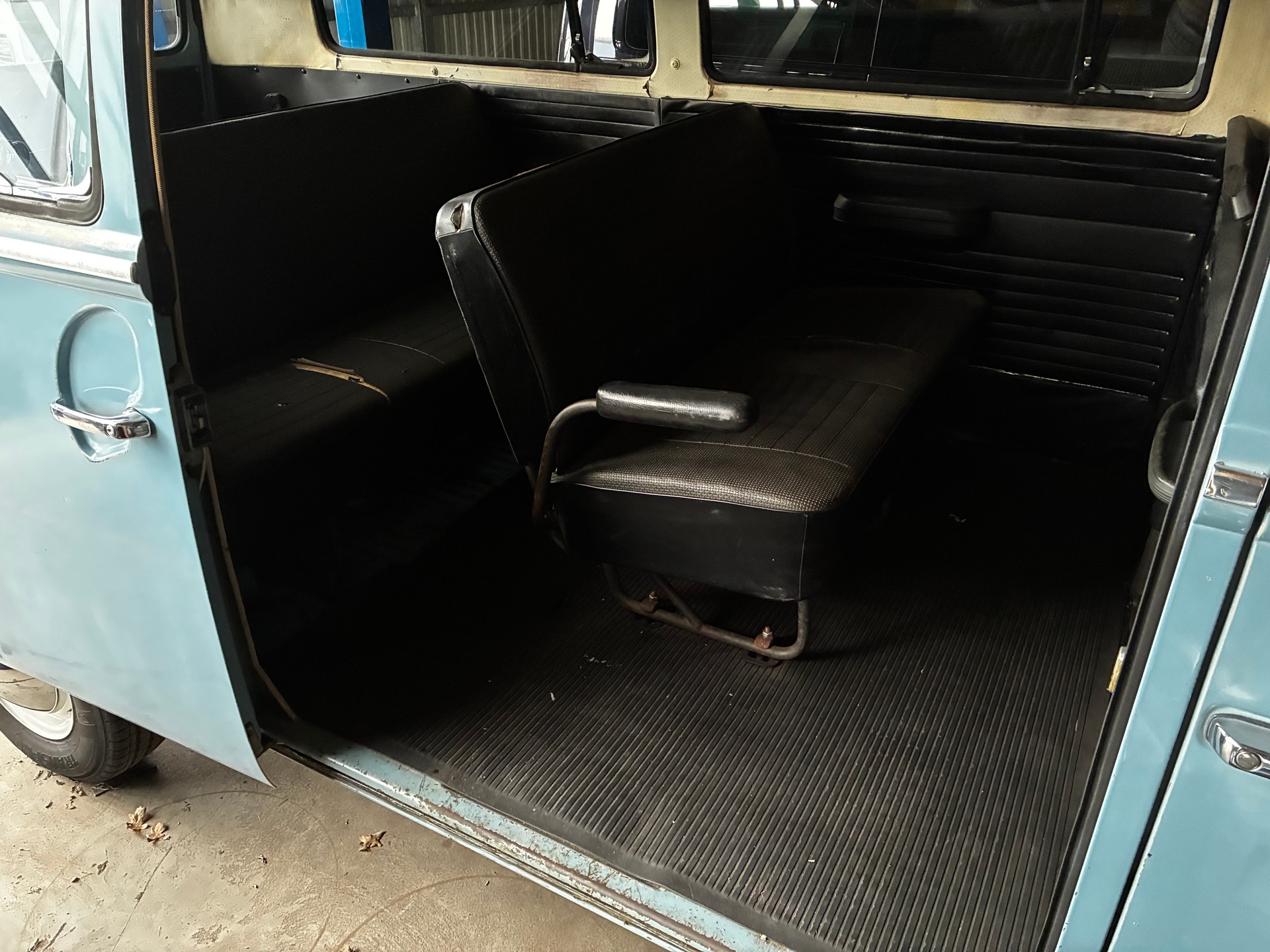 VW Deluxe-image-3