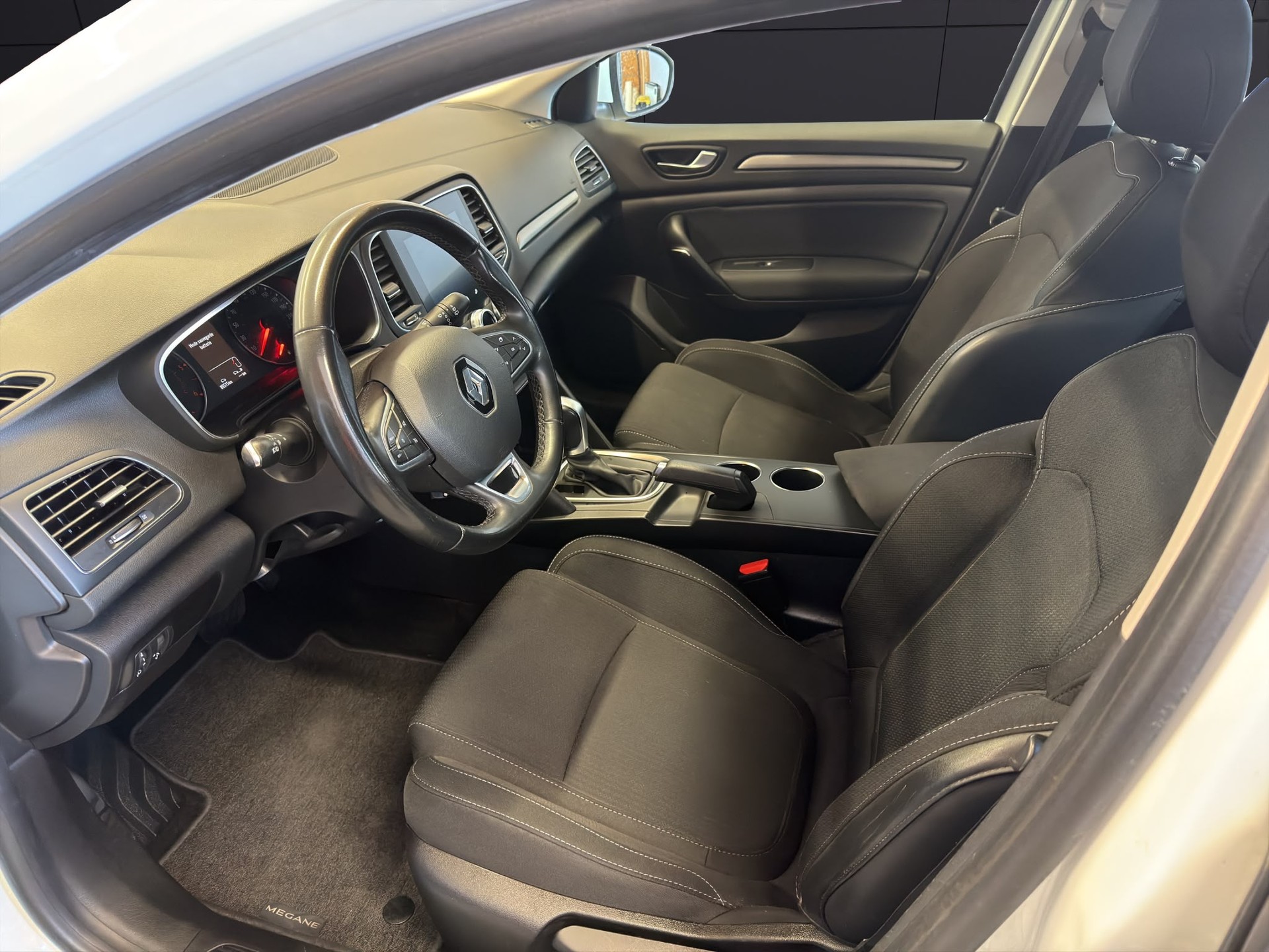 RENAULT Mégane Grandtour 1.5 dCi Business EDC-image-9