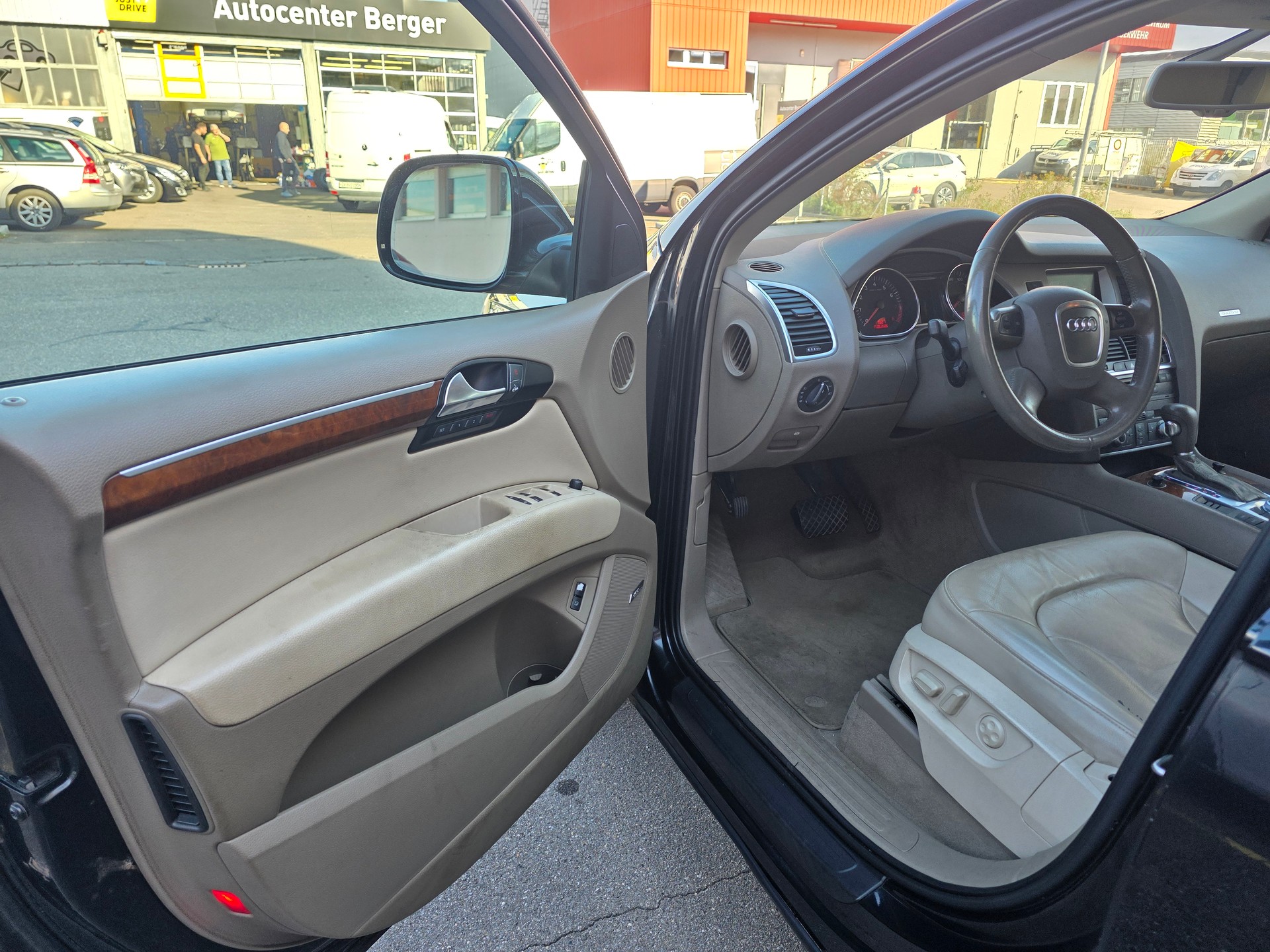 AUDI Q7 3.6 FSI quattro tiptronic-image-8