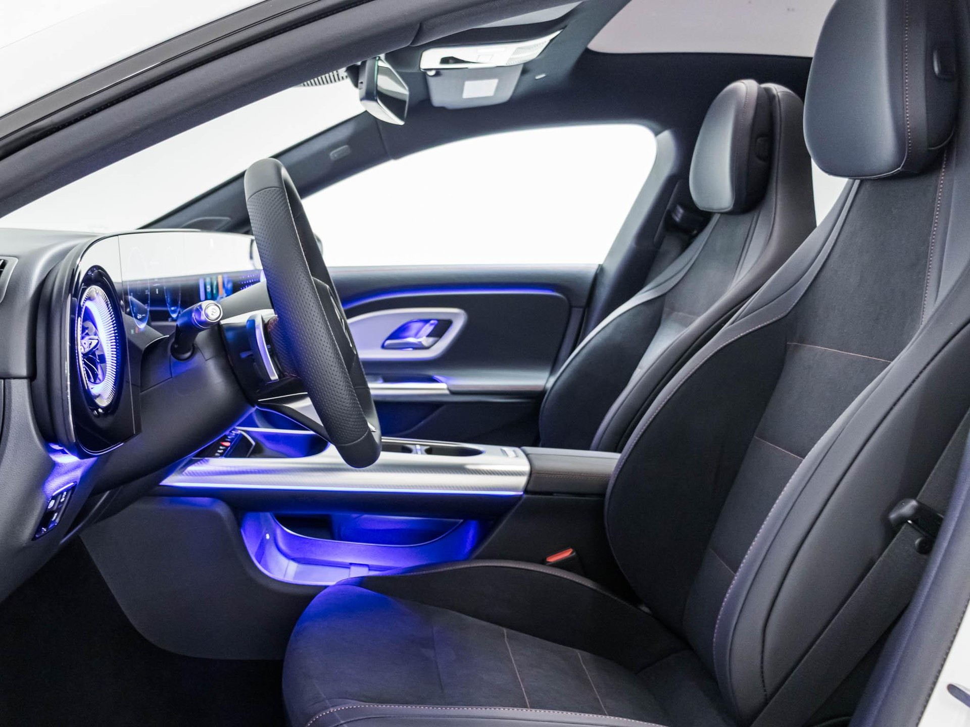 MERCEDES-BENZ CLA 200-image-6