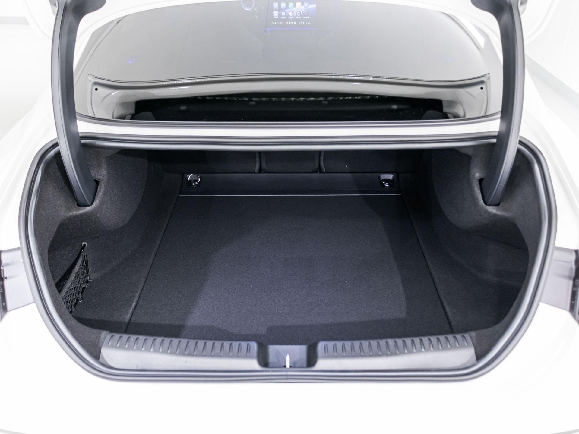 MERCEDES-BENZ CLA 200-image-12