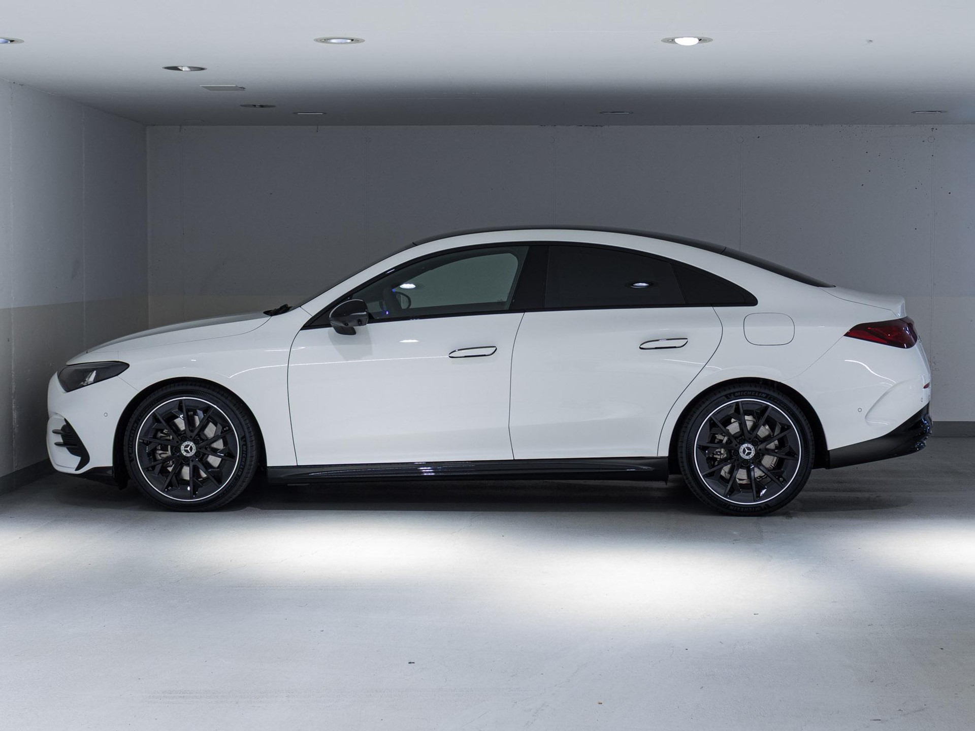 MERCEDES-BENZ CLA 200-image-4
