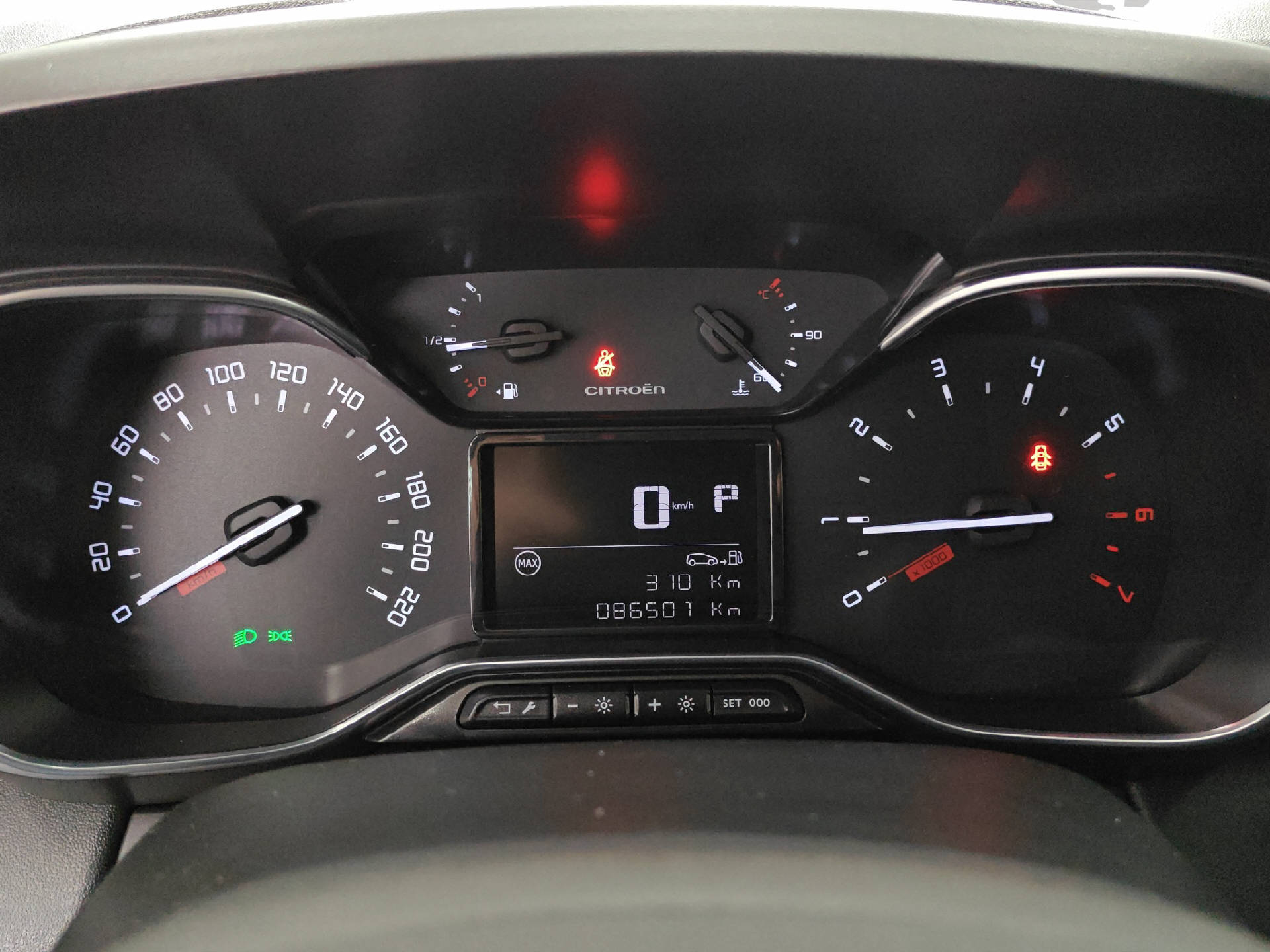 CITROEN C3 Aircross 1.2 PureTech 130 Shine-image-10