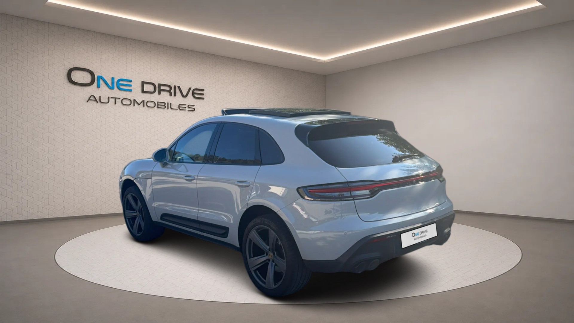PORSCHE Macan PDK-image-6