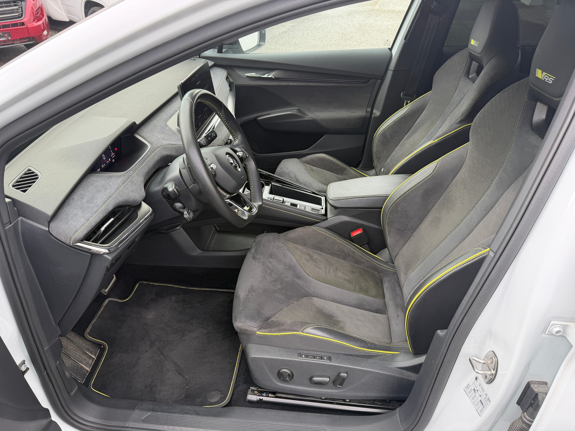 SKODA Enyaq Coupé RS iV 80 4x4-image-13