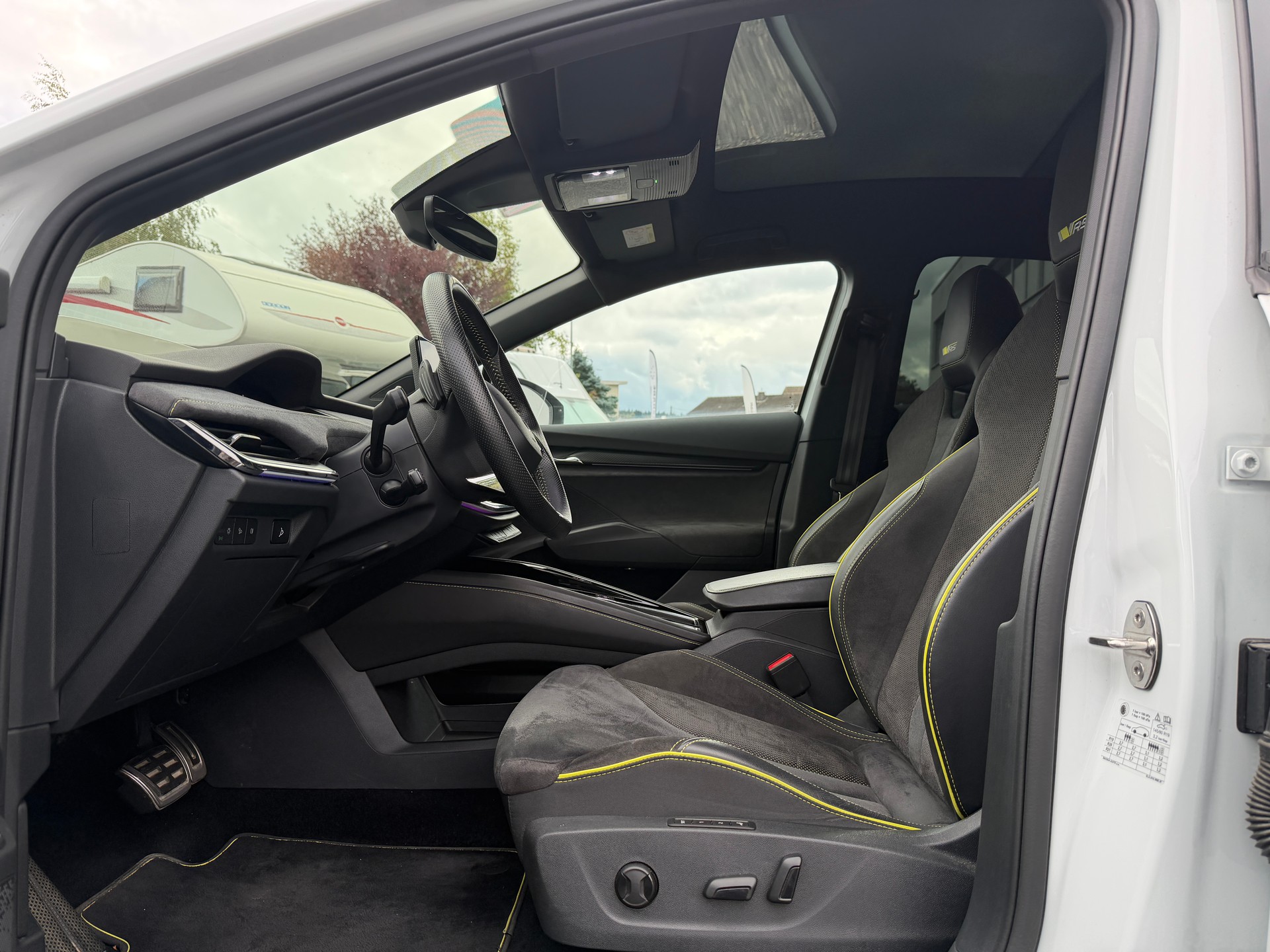 SKODA Enyaq Coupé RS iV 80 4x4-image-14