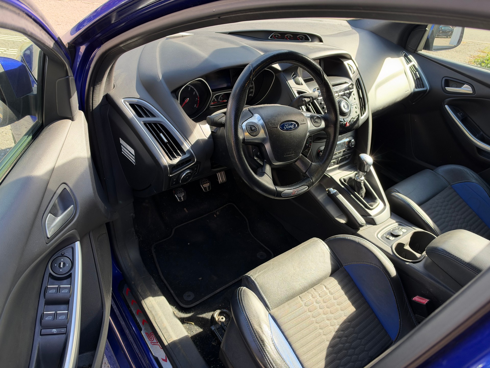 FORD Focus 2.0 SCTi ST-3-image-9
