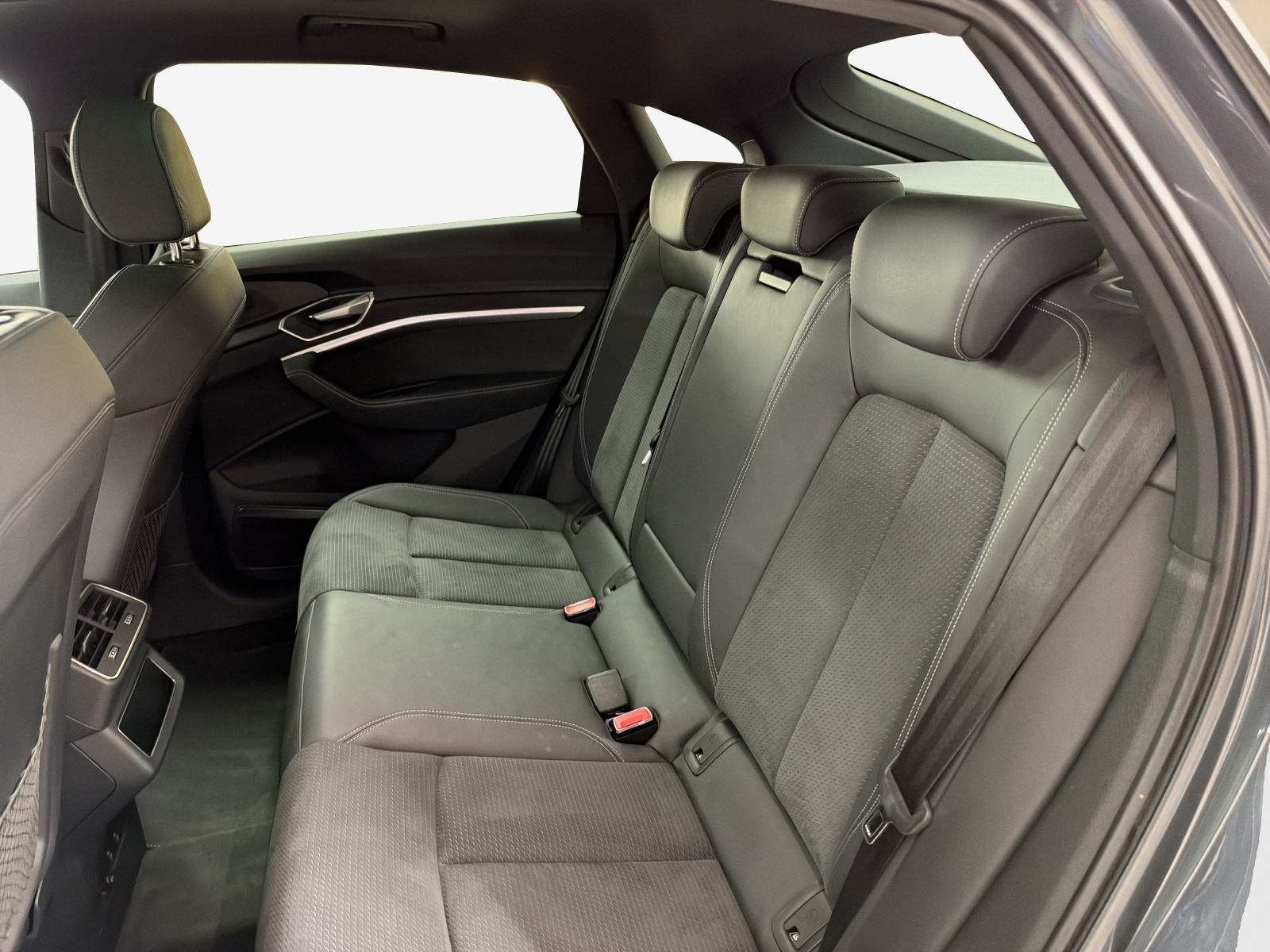 AUDI e-tron 55 Sportback Advanced Black Edition quattro-image-11