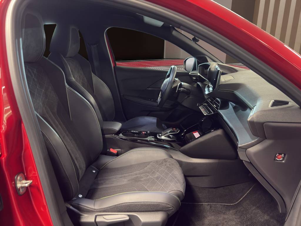 PEUGEOT 208 1.2 PureTech GT Pack EAT8-image-6