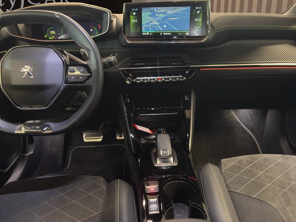 PEUGEOT 208 1.2 PureTech GT Pack EAT8-image-13