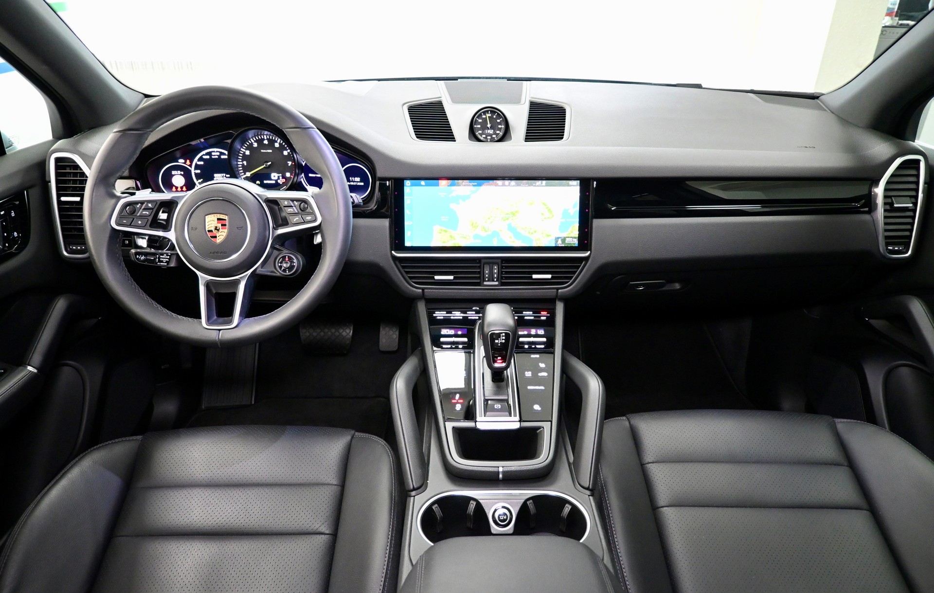 PORSCHE 3.0 V6 E-Hybrid-image-2
