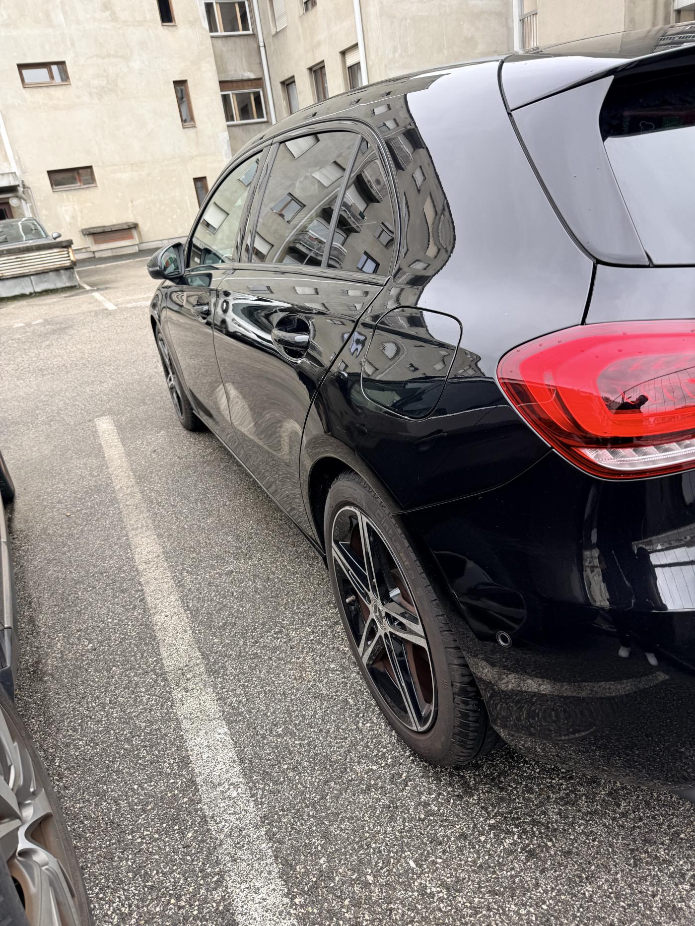 MERCEDES-BENZ A 180 Progressive 7G-DCT-image-4