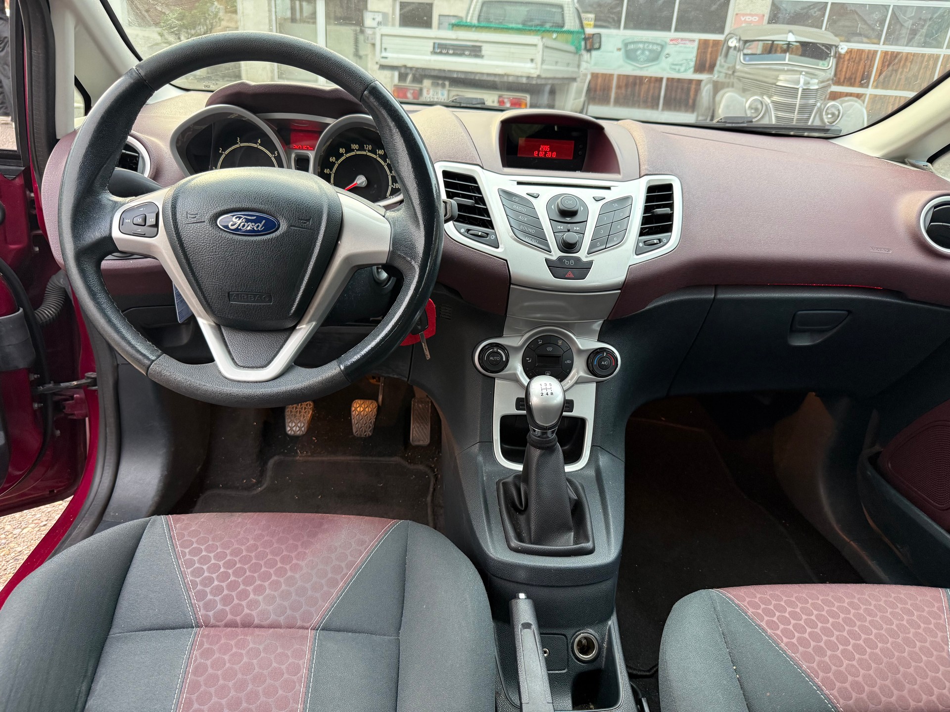 FORD Fiesta 1.25 16V Ambiente-image-9