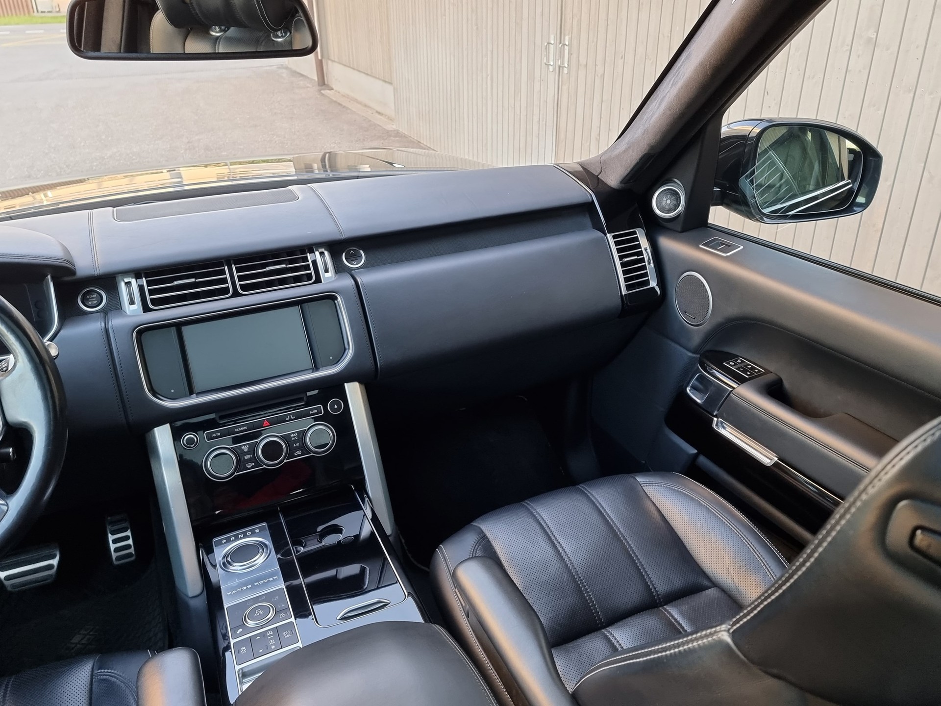 LAND ROVER Range Rover 4.4 TDV8 Autobiography Black Automatic-image-8