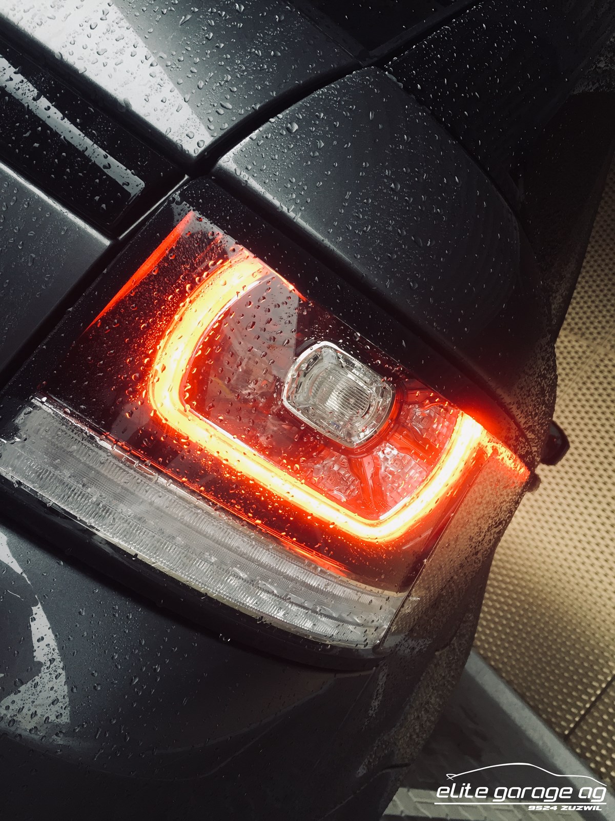 LAND ROVER Range Rover Sport 5.0 V8 SVR-image-4