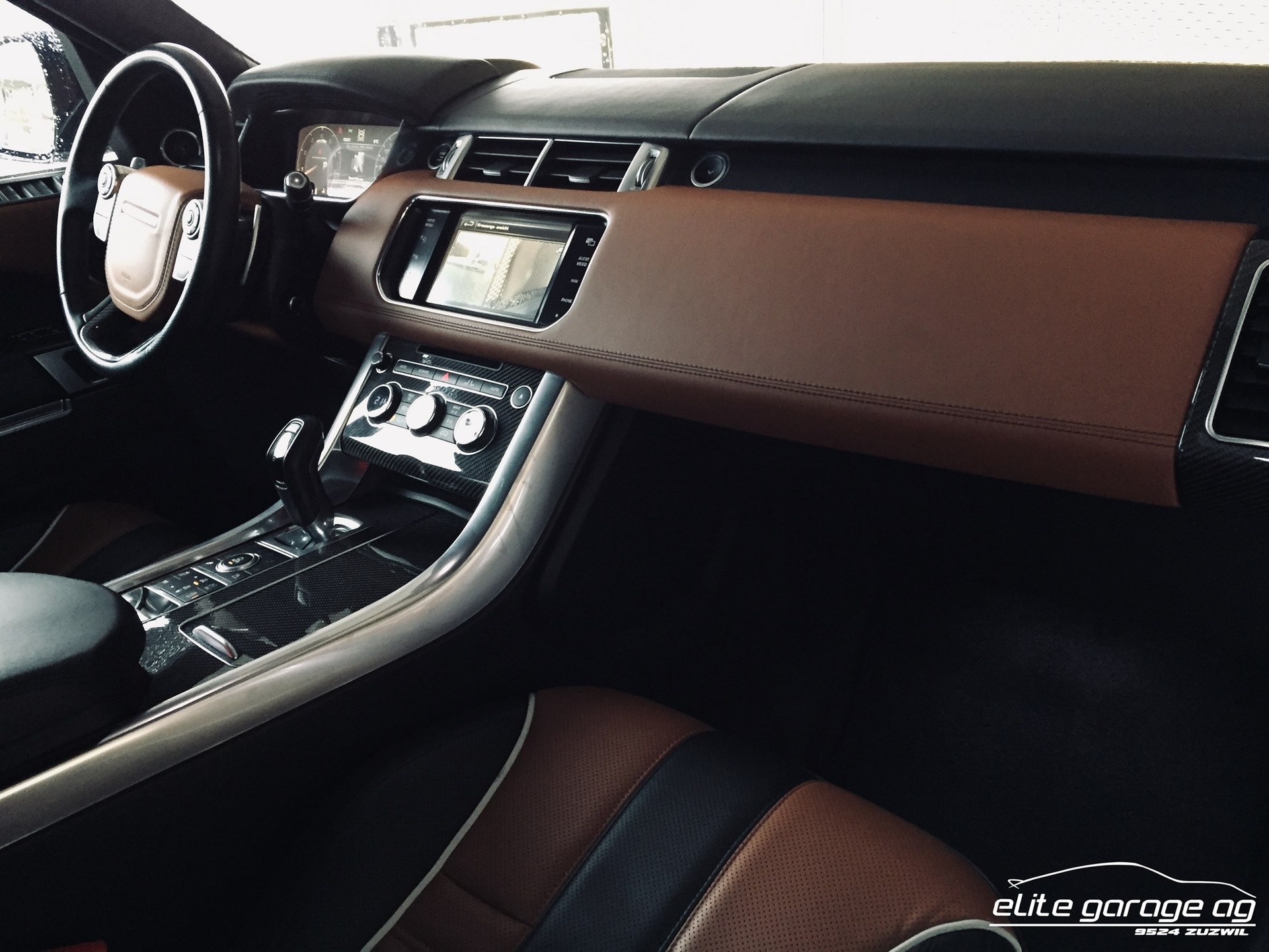 LAND ROVER Range Rover Sport 5.0 V8 SVR-image-12