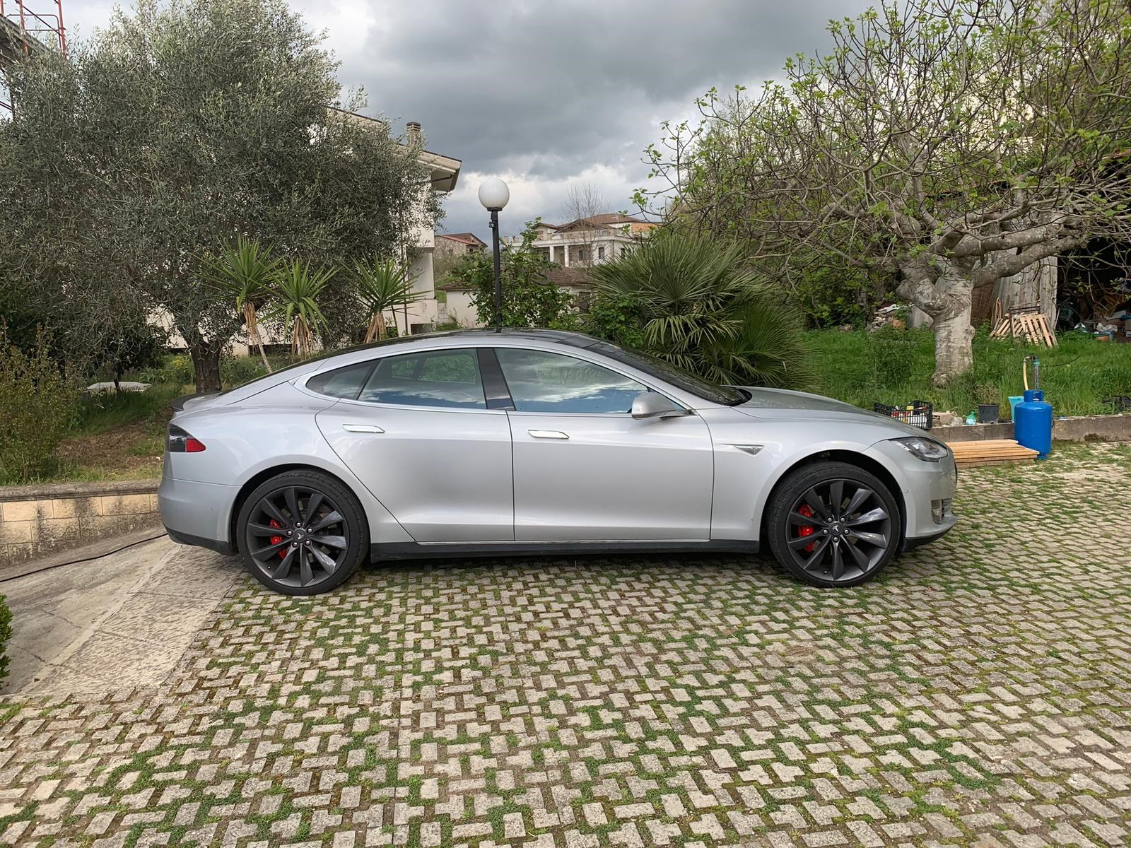 TESLA Model S P90D Supercharger gratis-image-0