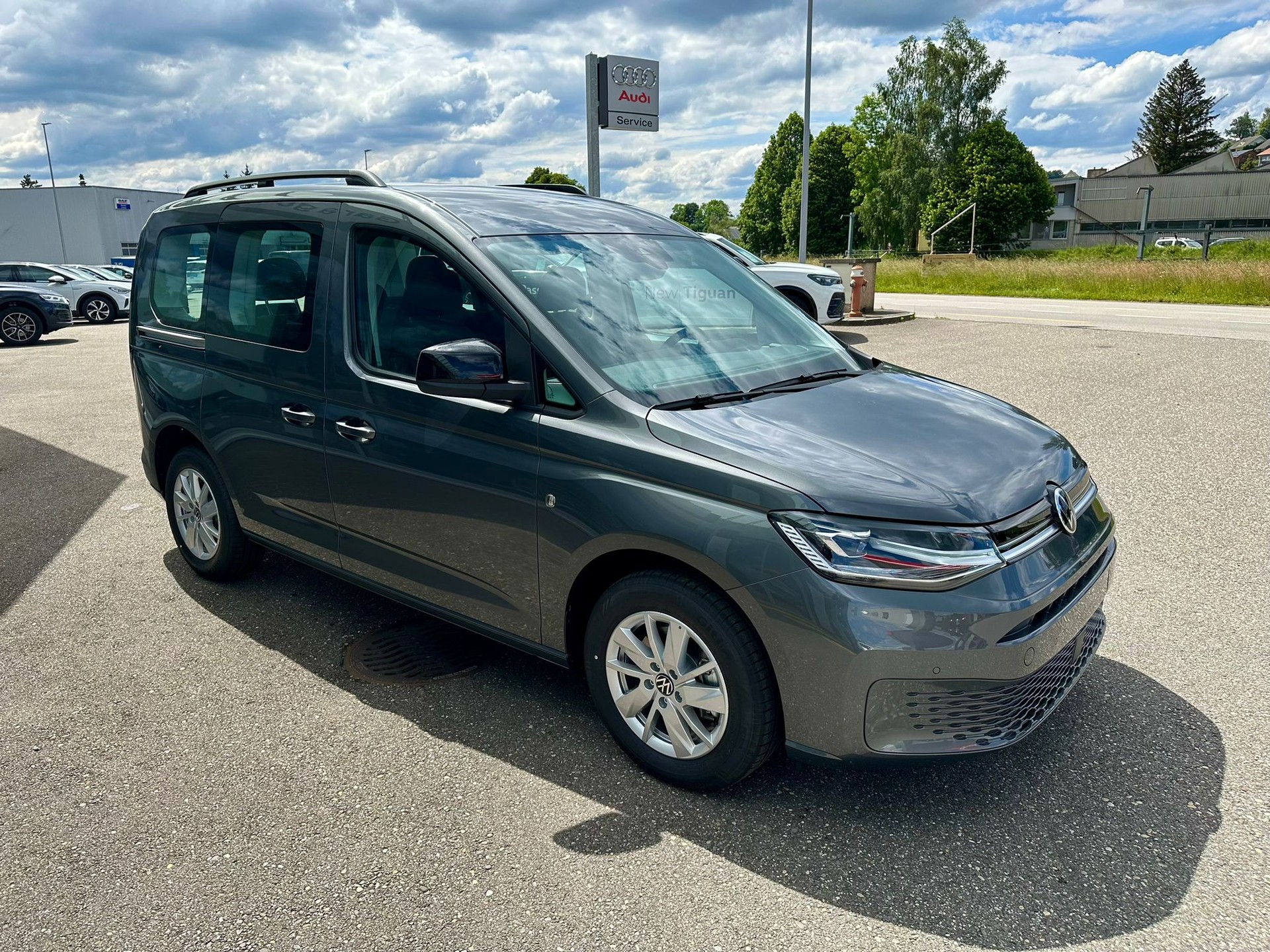 VW Caddy 1.5 TSI Life DSG-image-8