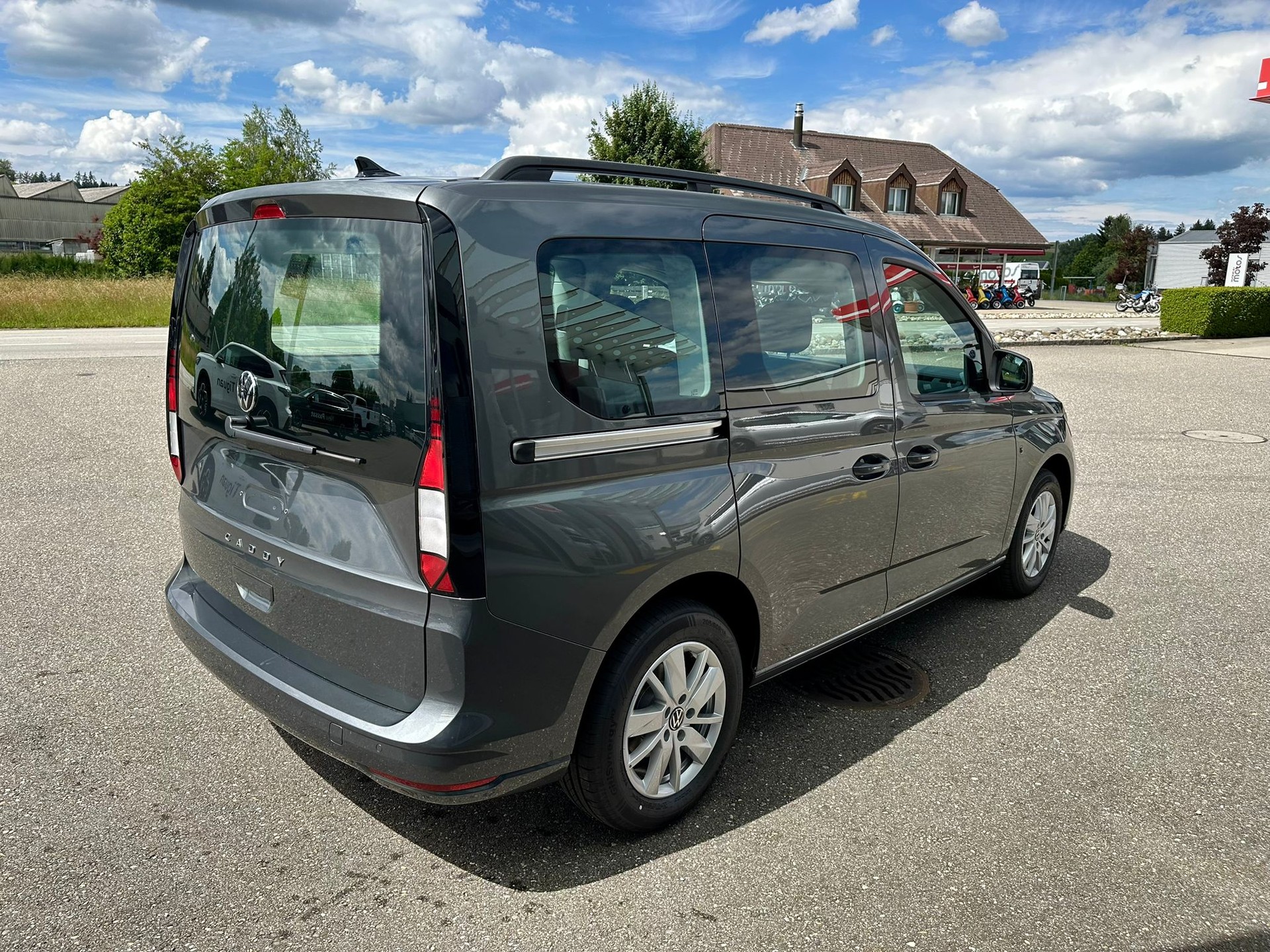VW Caddy 1.5 TSI Life DSG-image-5