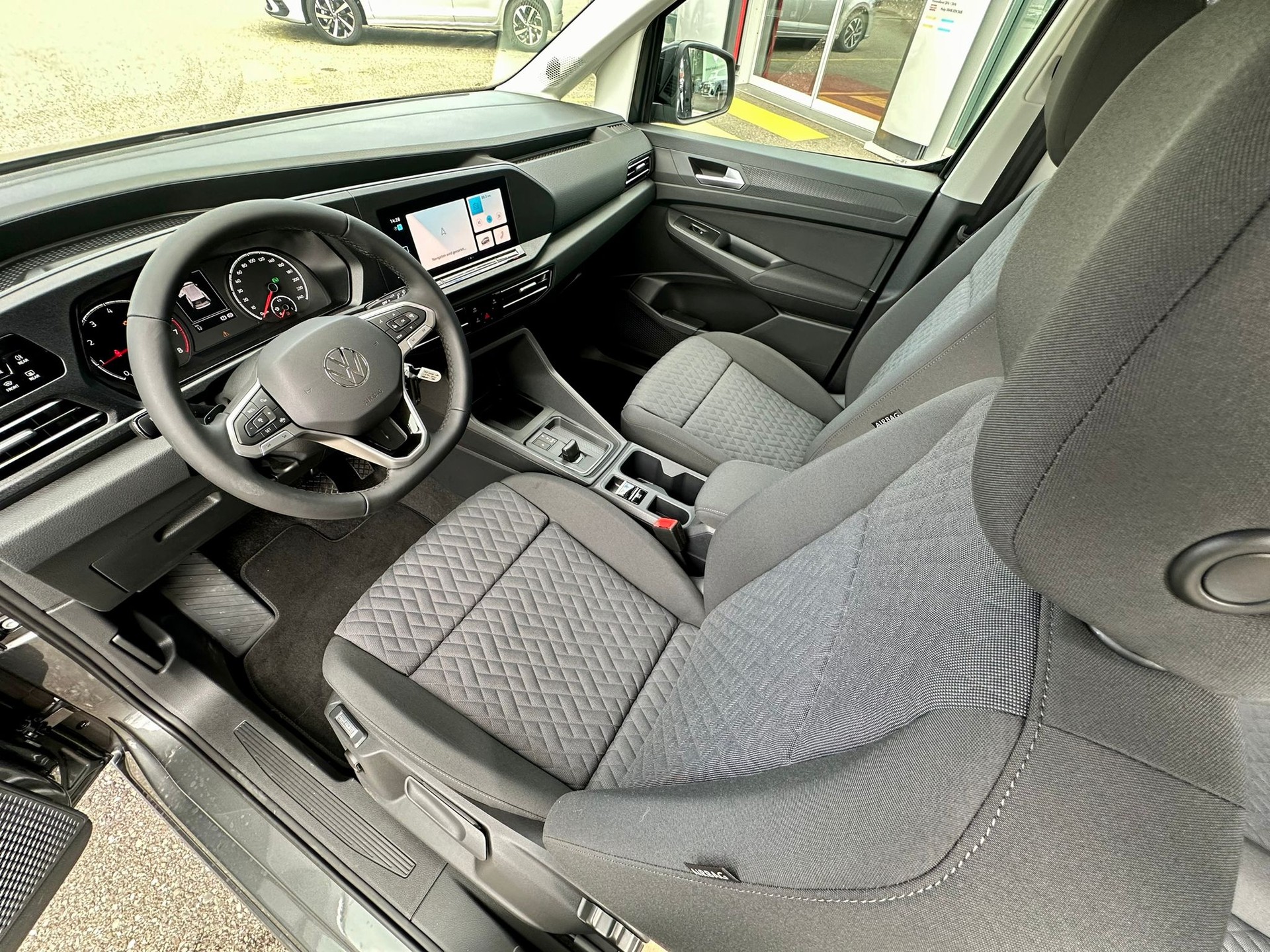 VW Caddy 1.5 TSI Life DSG-image-12