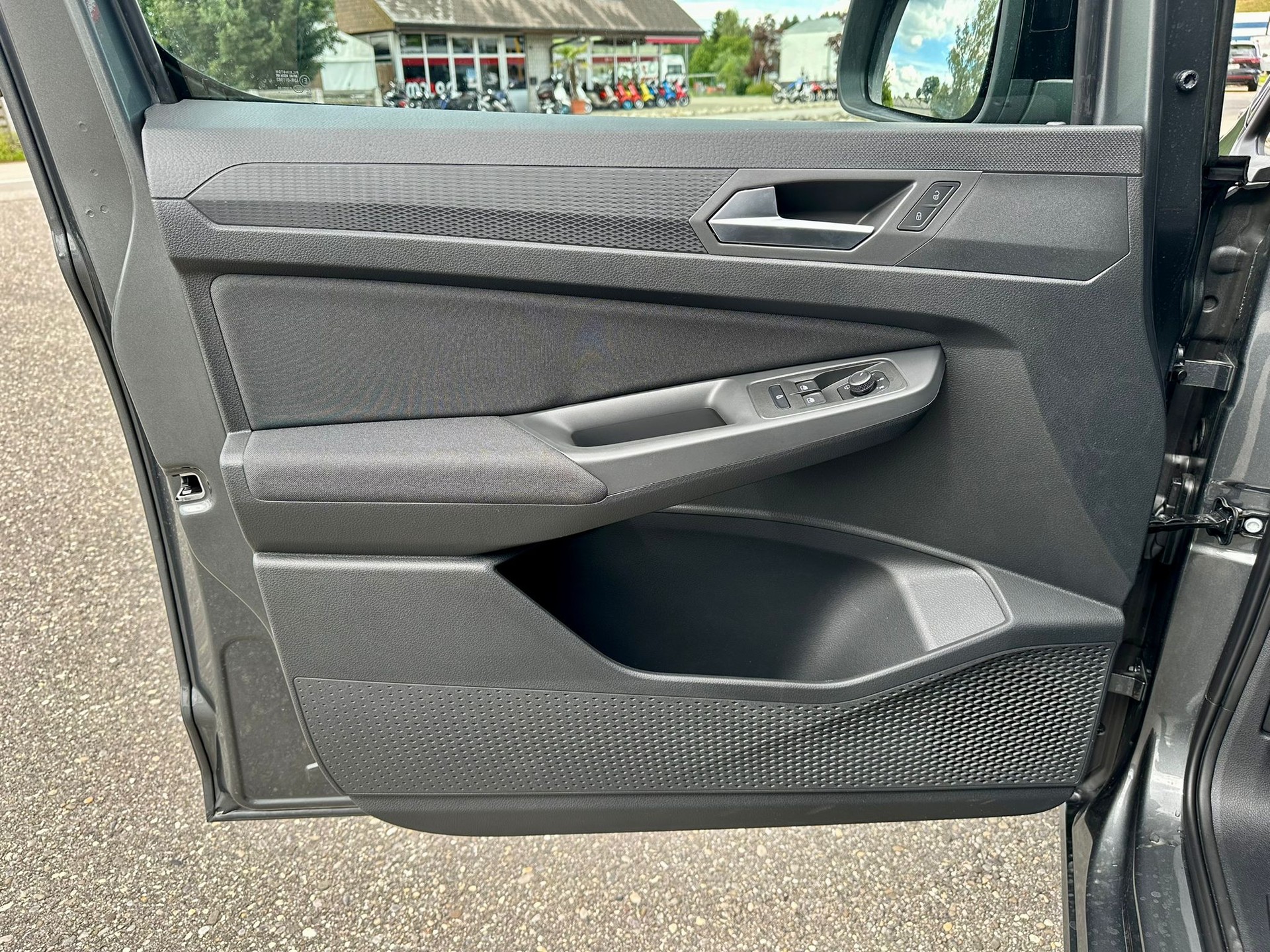 VW Caddy 1.5 TSI Life DSG-image-13