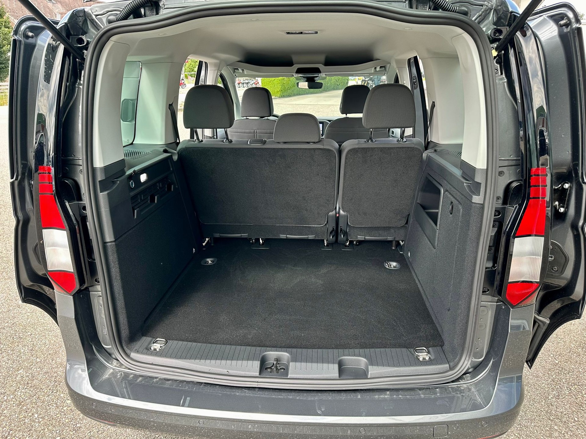 VW Caddy 1.5 TSI Life DSG-image-28