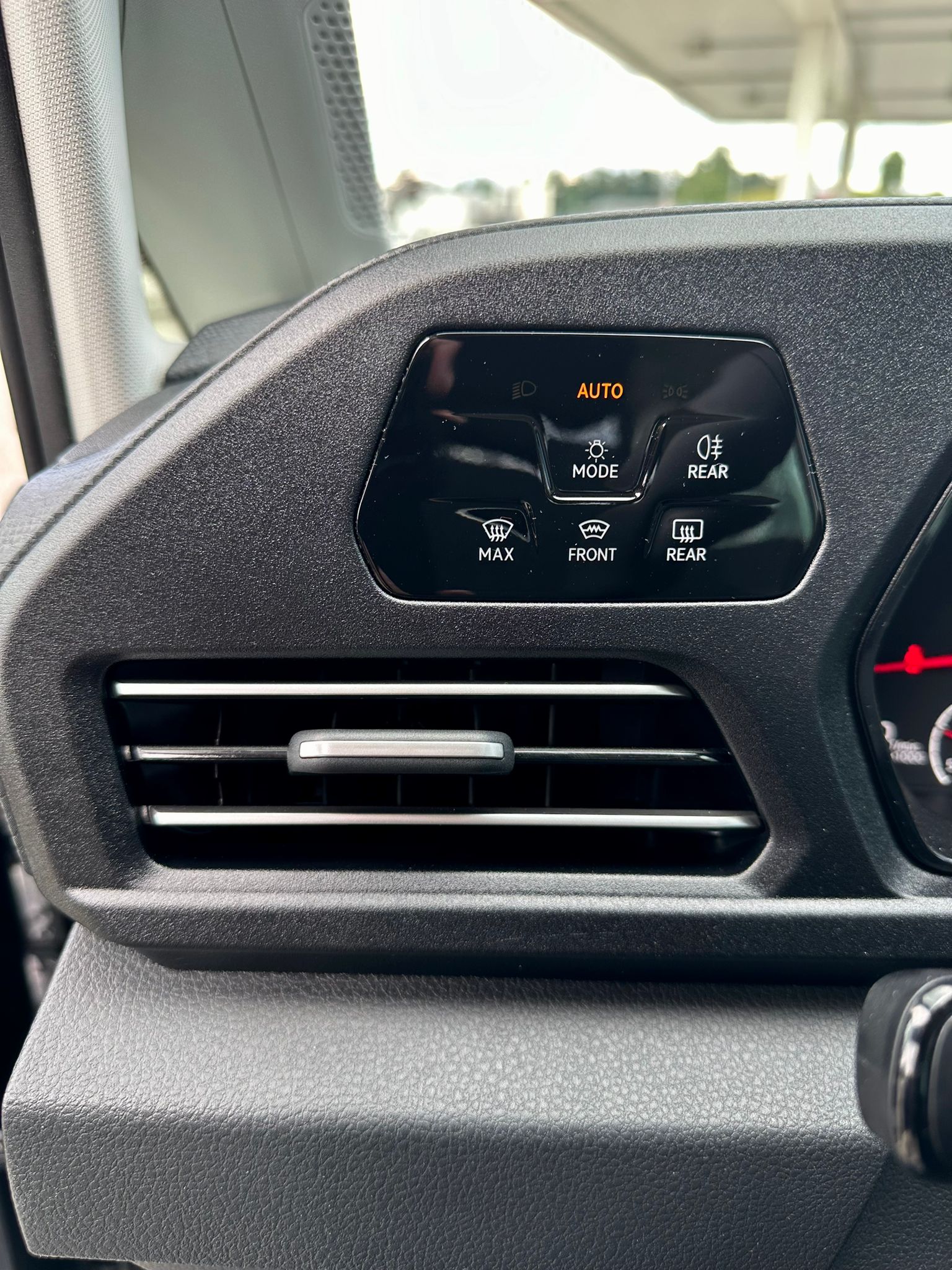 VW Caddy 1.5 TSI Life DSG-image-15