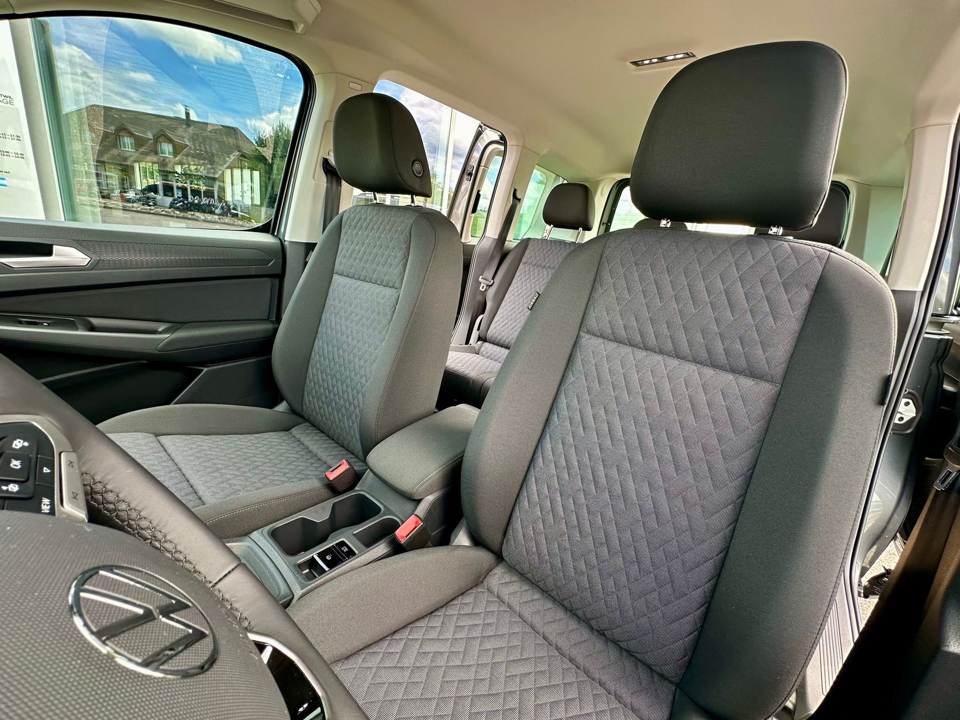 VW Caddy 1.5 TSI Life DSG-image-25