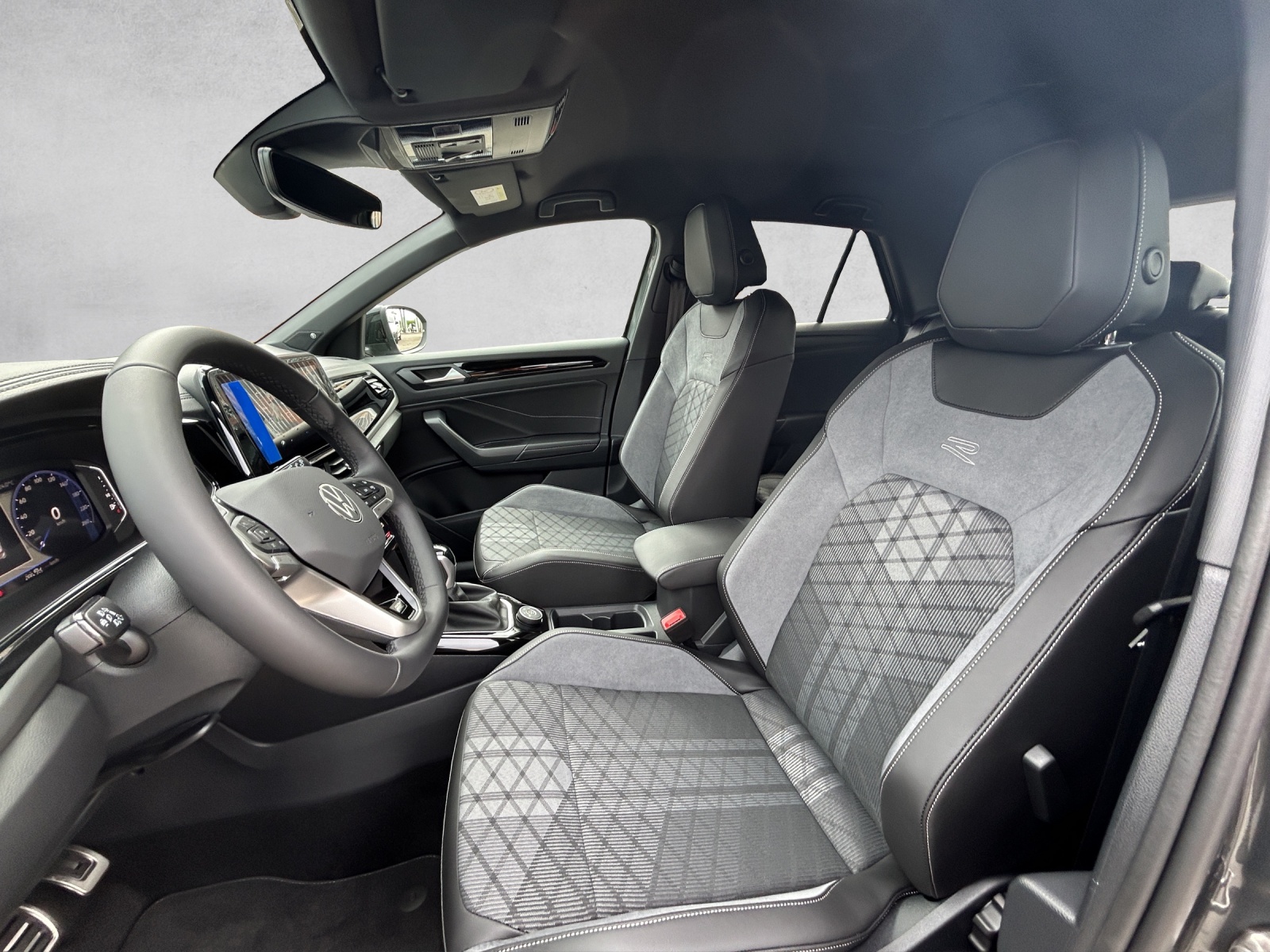 VW T-Roc 2.0 TSI R-Line DSG 4Motion-image-5
