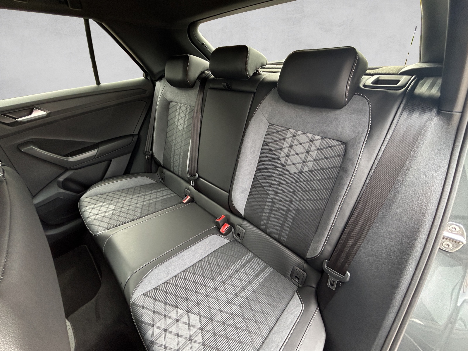 VW T-Roc 2.0 TSI R-Line DSG 4Motion-image-8