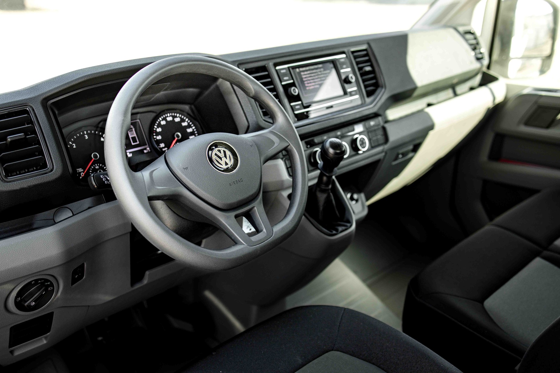 VW Crafter 35 2.0 TDI L3 HD-image-12