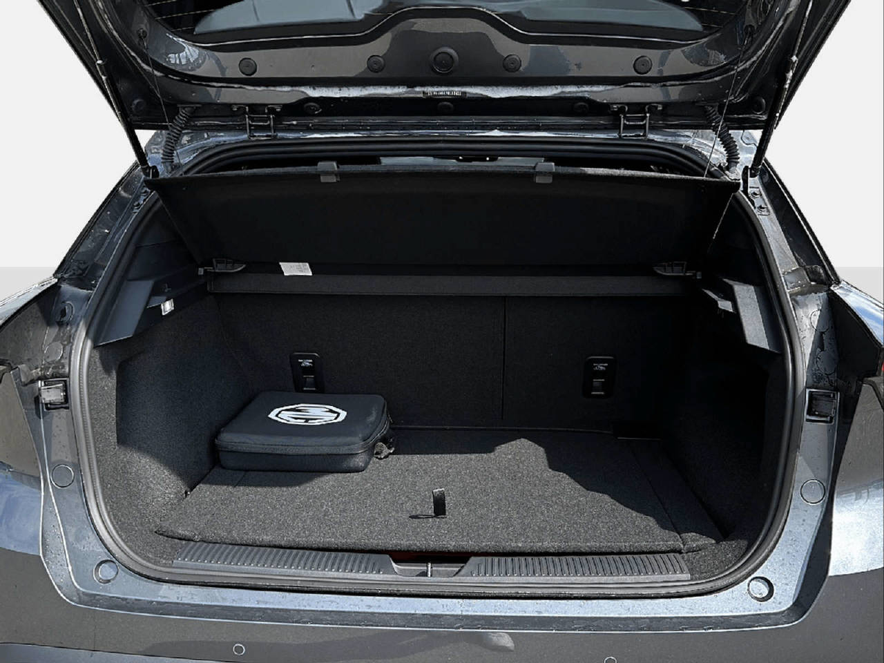 MG 4 Luxury 64kWh-image-4