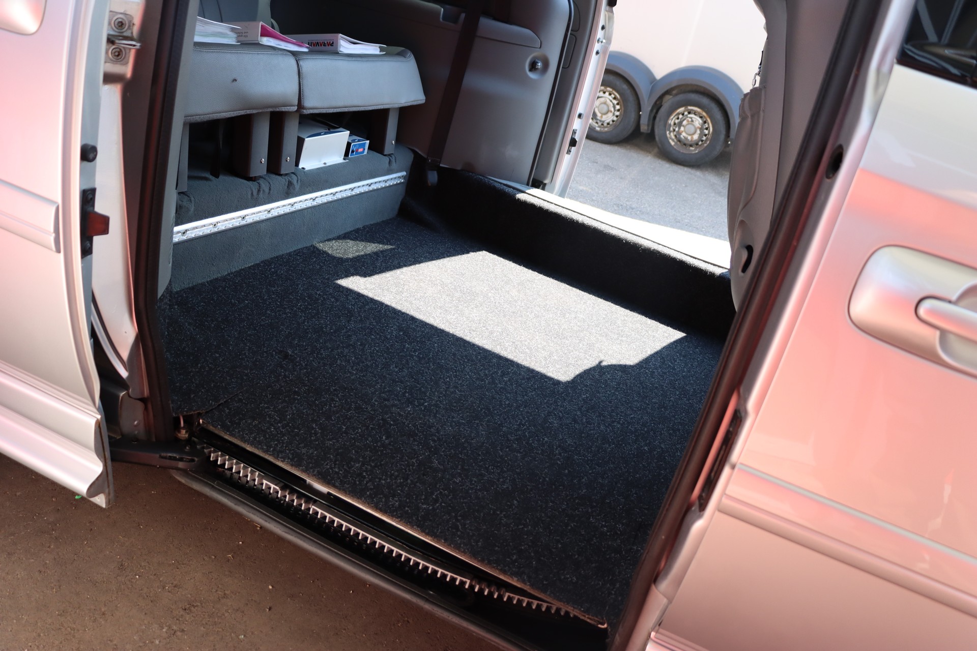 CHRYSLER Paravan-image-19
