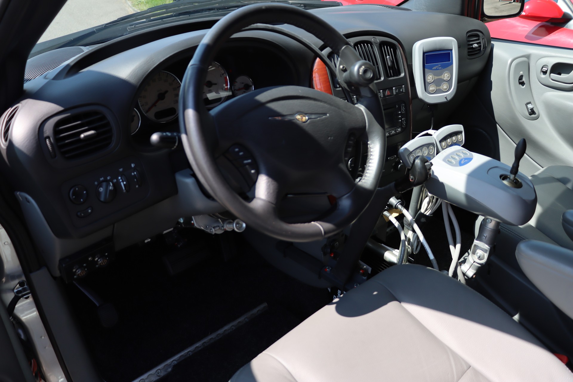 CHRYSLER Paravan-image-23