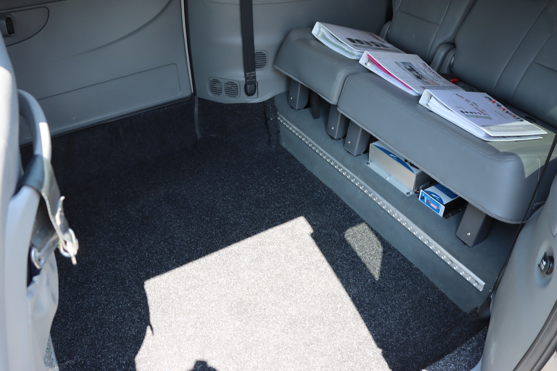 CHRYSLER Paravan-image-13
